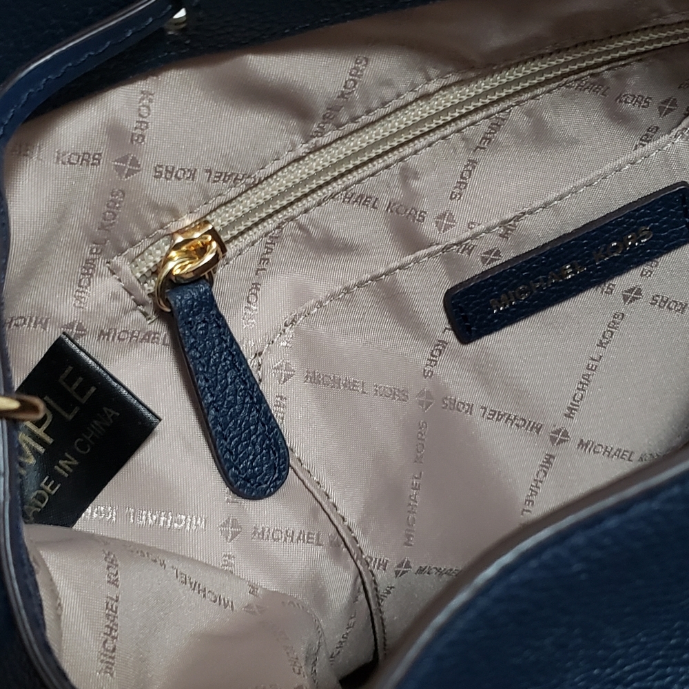 Michael Kors Nicole Lg Navy Bucket Crossbody Bag - Picture 8 of 8